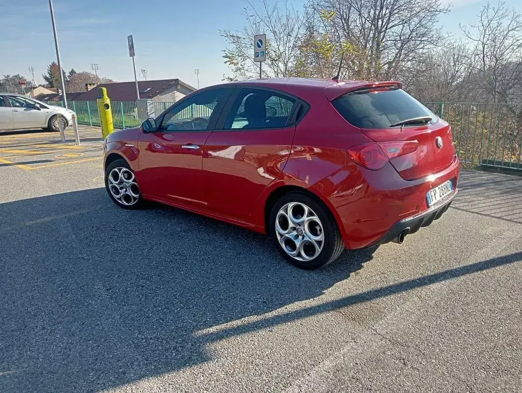 Usata Alfa Romeo Giulietta Super 120 CV (88 kW) 2018 Rosso Utilitaria