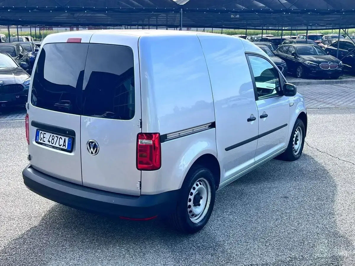 Usata VW Caddy Business 102 CV (75 kW) 2021 Argento Monovolume