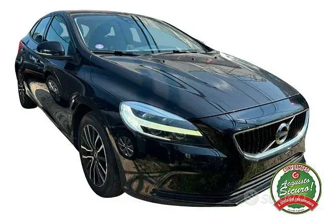 Usata Volvo V40 Business Edition 122 CV (89 kW) 2019 Nero Berlina