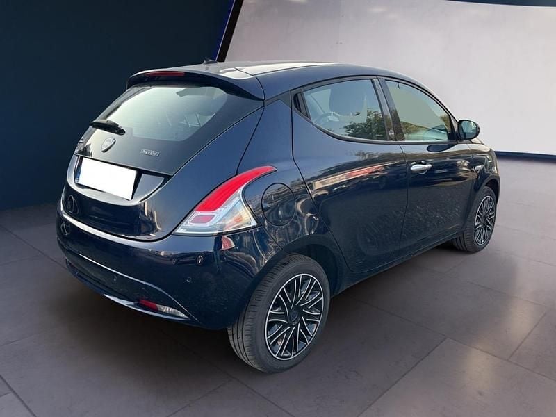 Usata Lancia Ypsilon Gold 70 CV (51 kW) 2021 Blu Utilitaria