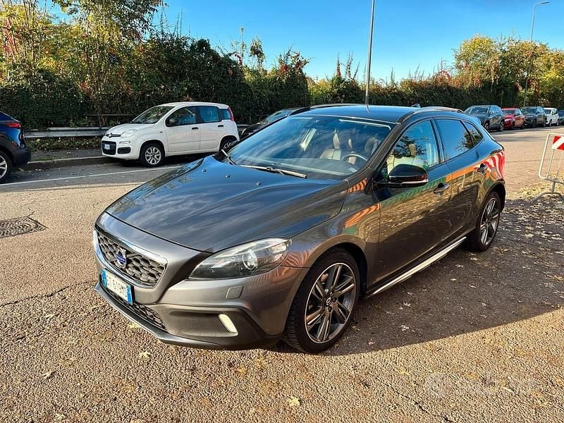 Grigio Usata 2013 Volvo V40 CC Summum Station wagon | 14.500 € - Immagine 1/4