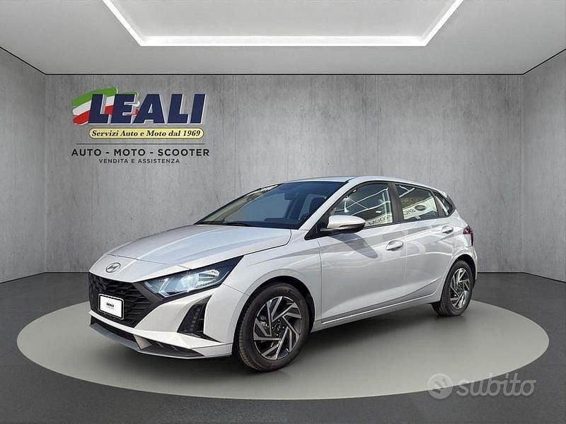 Blu Nuova 2025 Hyundai i20 Tre volumi | 18.700 € (Buon prezzo) - Immagine 1/4