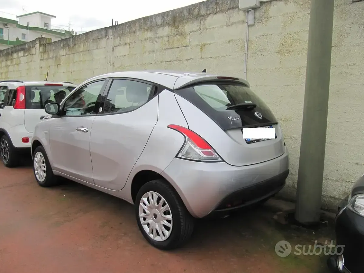 Usata Lancia Ypsilon Gold 85 CV (62 kW) 2014 Grigio Utilitaria