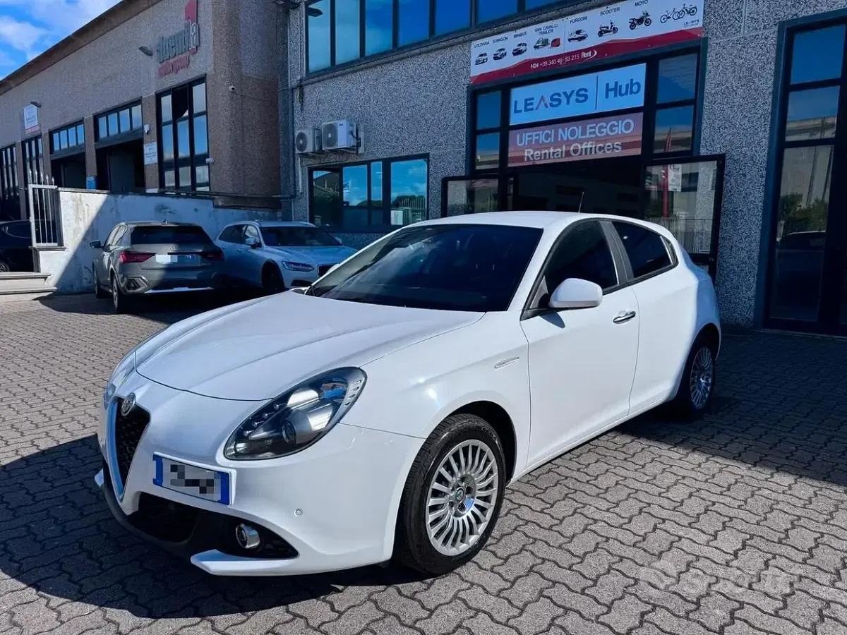 Begagnad Alfa Romeo Giulietta 120 HK (88 kW) 2018 Vit Halvkombi