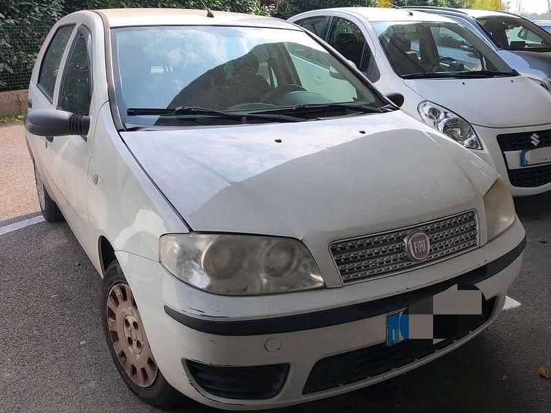 Usata Fiat Punto Active 60 CV (44 kW) 2009 Bianco Utilitaria