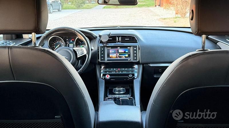 Usata Jaguar F-Pace Prestige 180 CV (132 kW) 2018 Nero SUV
