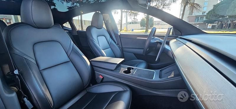 Usata Tesla Model Y RWD 250 kW (340 CV) 2024 Nero SUV