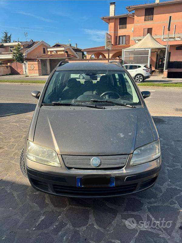 Usata Fiat Idea 90 CV (66 kW) 2007 Grigio Monovolume