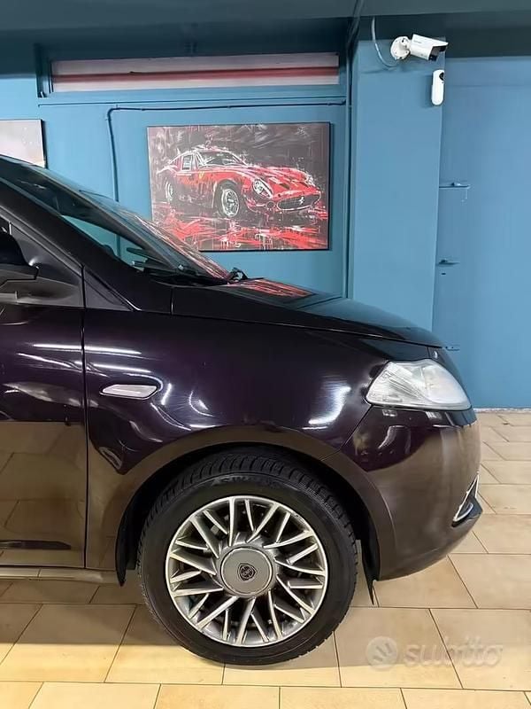 Usata Lancia Ypsilon S 69 CV (50 kW) 2012 Viola Utilitaria