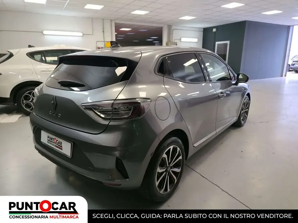 Begagnad Renault Clio V Techno 91 HK (66 kW) 2025 Grå Sedan