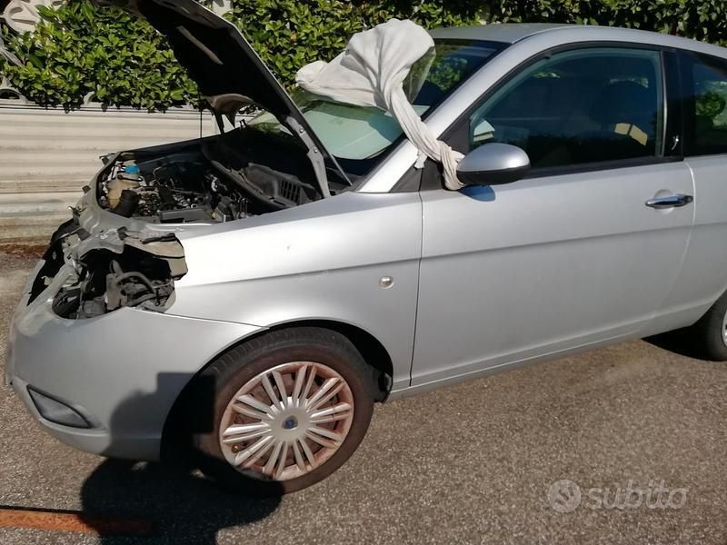Usata Lancia Ypsilon 69 CV (50 kW) 2009 Grigio Utilitaria