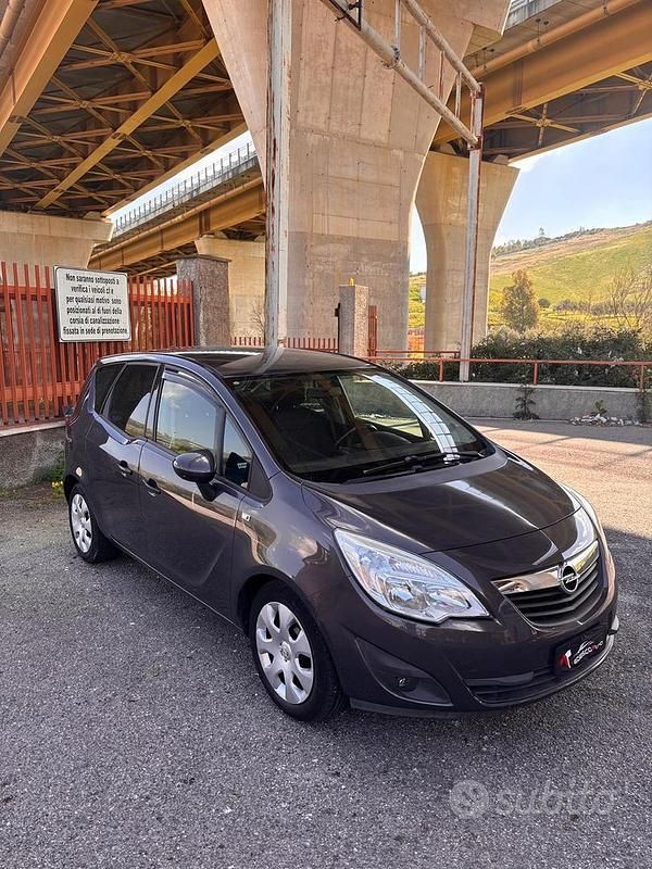 Usata Opel Meriva 95 CV (69 kW) 2013 Grigio Monovolume