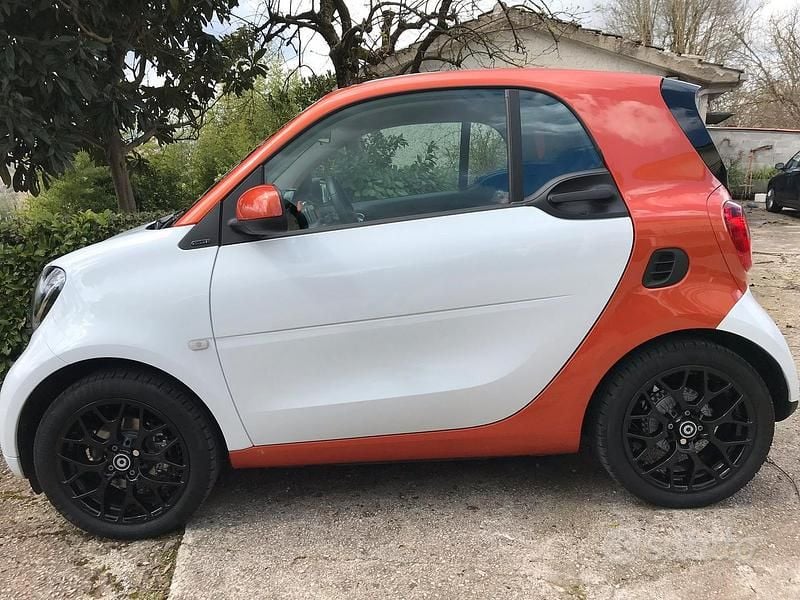 Usata 2015 Smart ForTwo Coupé Utilitaria | 11.300 € (Buon prezzo) - Immagine 1/4