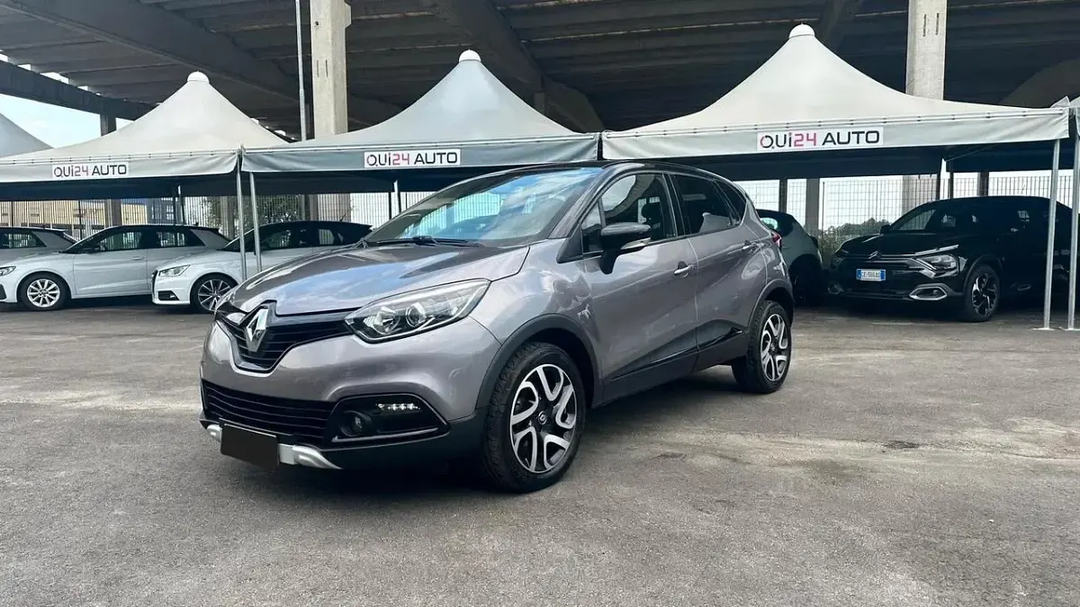 Usata Renault Captur 89 CV (65 kW) 2017 Grigio SUV