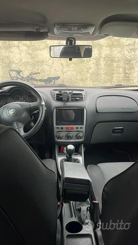 Usata Alfa Romeo 147 115 CV (84 kW) 2005 Nero Utilitaria