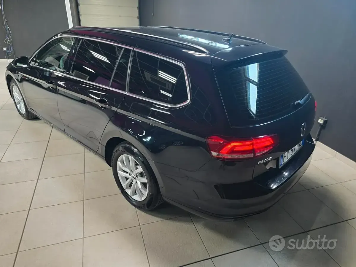 Usata VW Passat Comfortline 120 CV (88 kW) 2016 Nero Station wagon