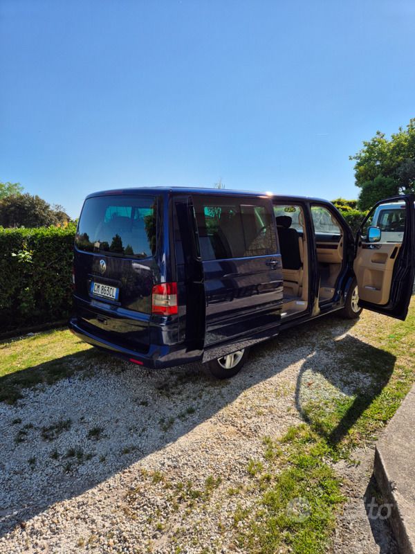 Usata 2004 VW T5 Highline Furgone | 16.000 € (Buon prezzo) - Immagine 1/4