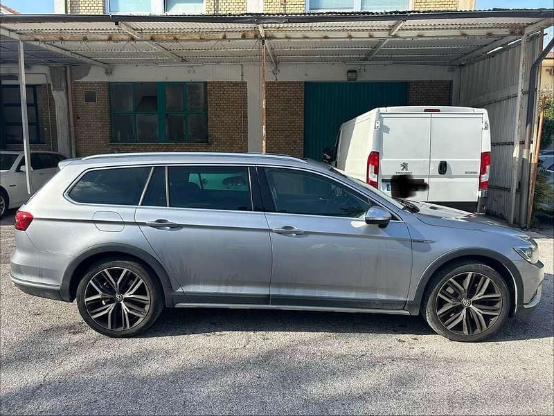 Grigio Usata 2018 VW Passat Alltrack Station wagon | 20.000 € (Buon prezzo) - Immagine 1/4