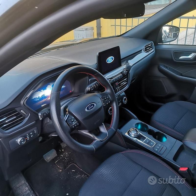 Usata Ford Kuga ST-Line 120 CV (88 kW) 2022 Grigio SUV