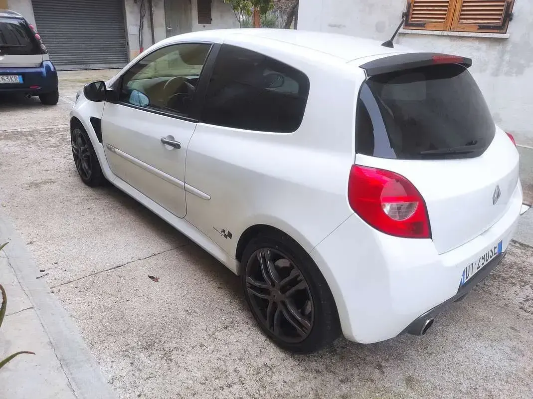 Usata Renault Clio III R.S. 197 CV (144 kW) 2009 Bianco Berlina