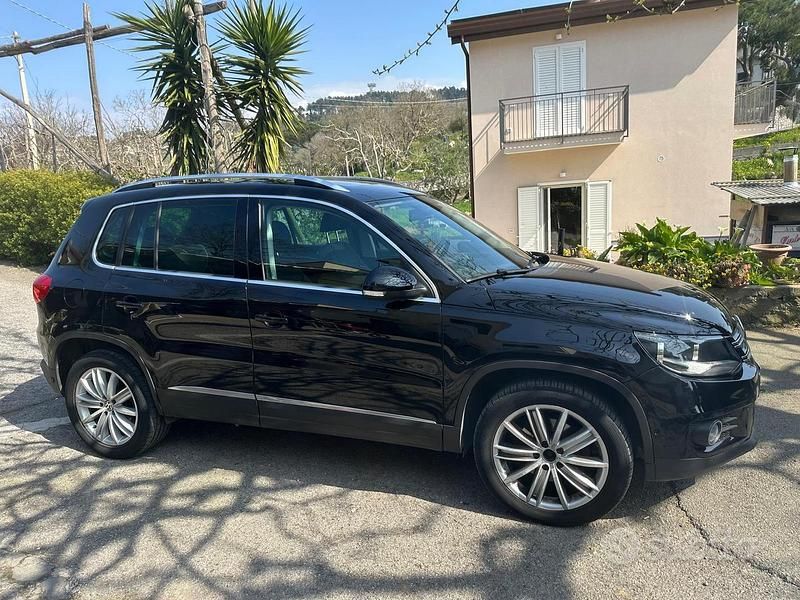 Usata VW Tiguan Trendline 140 CV (102 kW) 2012 Nero SUV