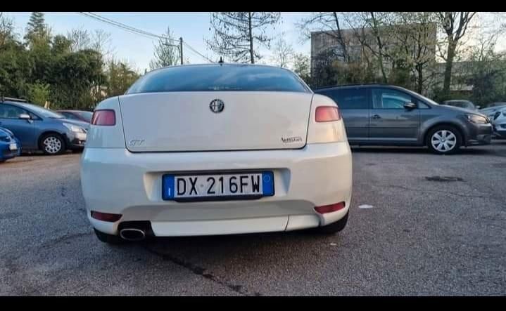 Usata Alfa Romeo GT Distinctive 140 CV (102 kW) 2009 Bianco Coupé