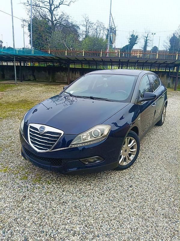 Usata Lancia Delta Gold 140 CV (102 kW) 2011 Blu/azzurro Utilitaria
