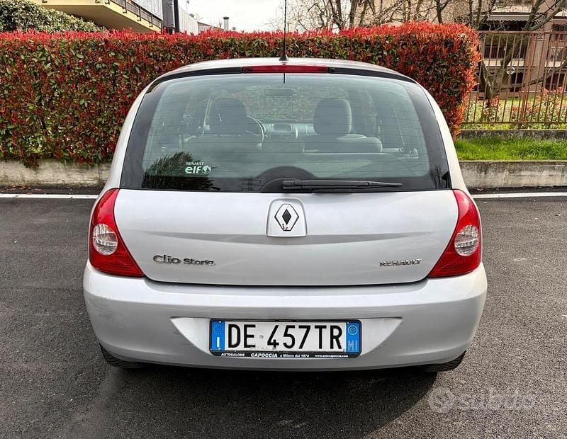 Usata Renault Clio II Dynamique 58 CV (42 kW) 2007 Grigio Berlina