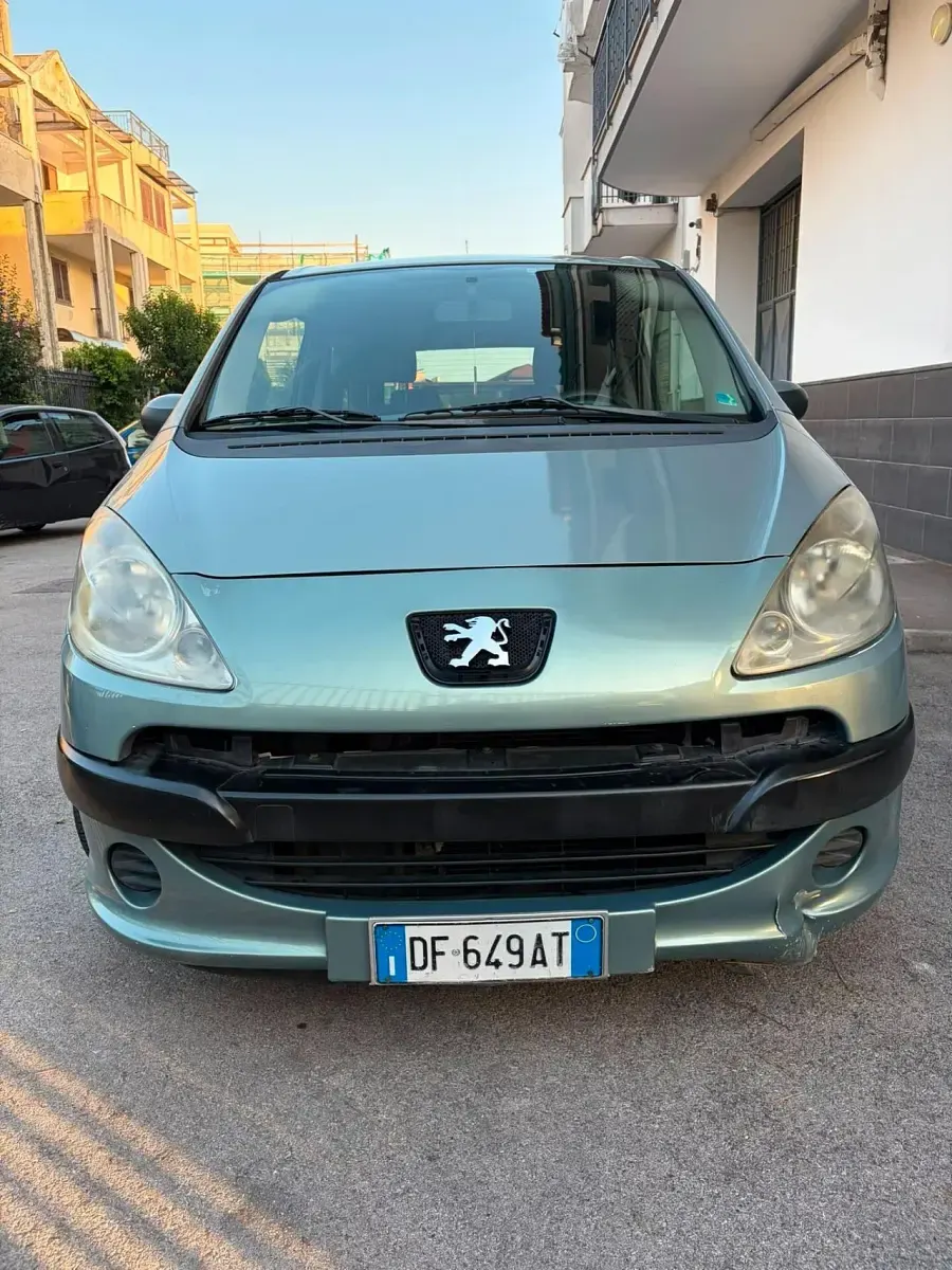 Usata Peugeot 1007 68 CV (50 kW) 2006 Grigio Monovolume