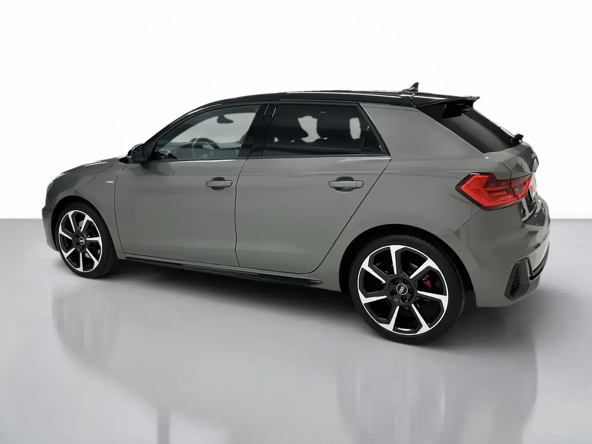 Usata Audi A1 Sportback Comfort 110 CV (80 kW) 2023 Grigio chronos metallizzato nero mito metallizzato Utilitaria
