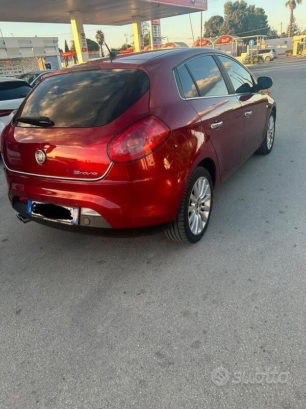 Rosso Usata 2008 Fiat Bravo Due volumi | 3000 € (Cara) - Immagine 1/4