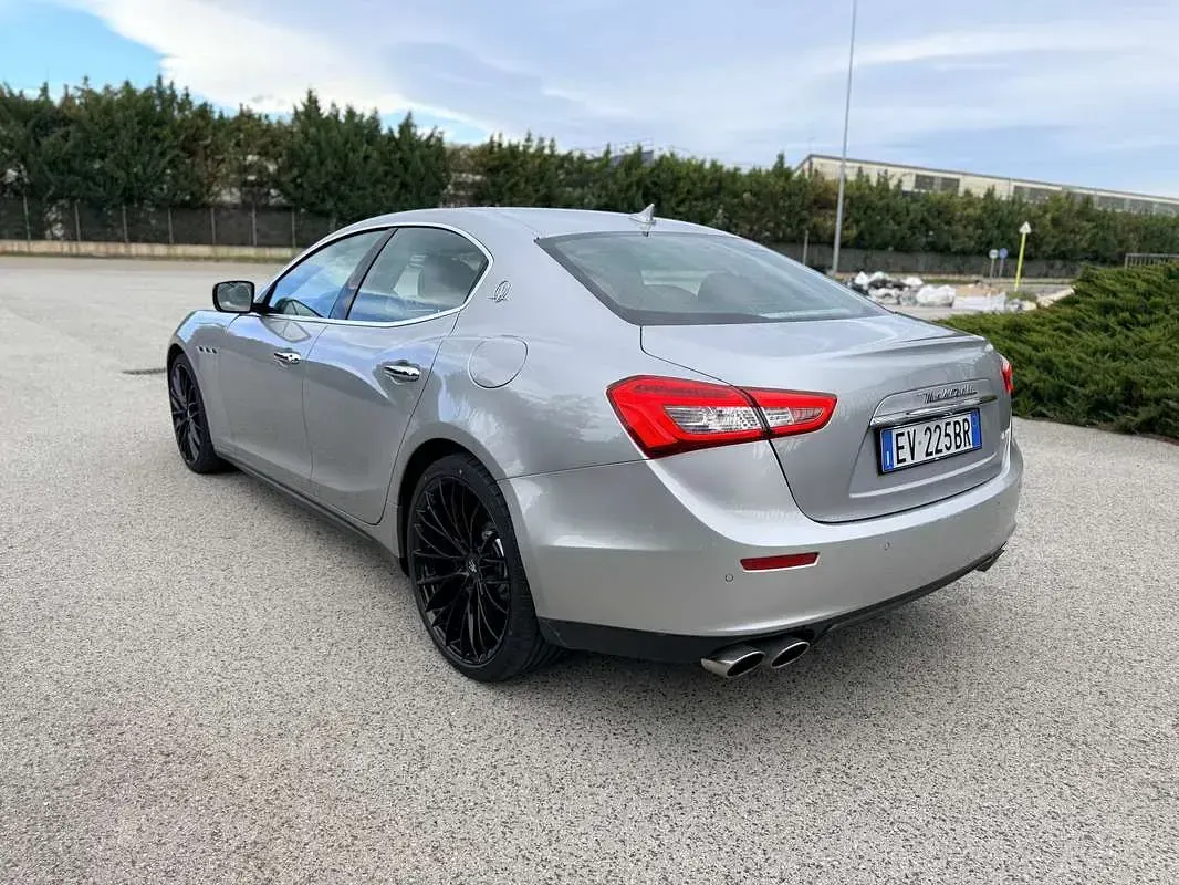 Begagnad Maserati Ghibli 250 HK (183 kW) 2014 Silver Sedan