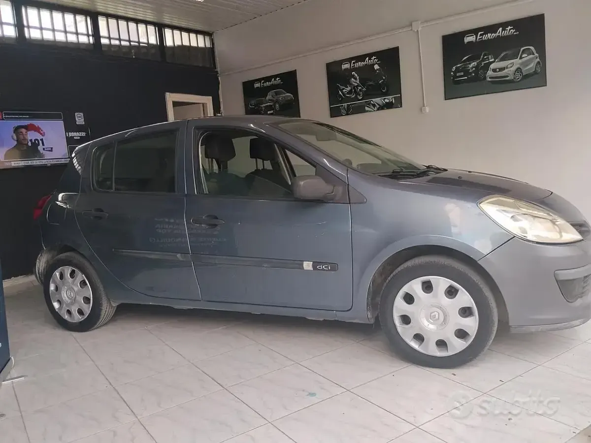 Usata Renault Clio II 85 CV (62 kW) 2005 Grigio Berlina