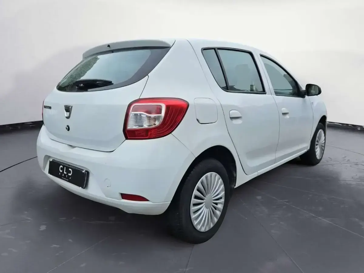 Usata Dacia Sandero 75 CV (55 kW) 2015 Bianco Berlina