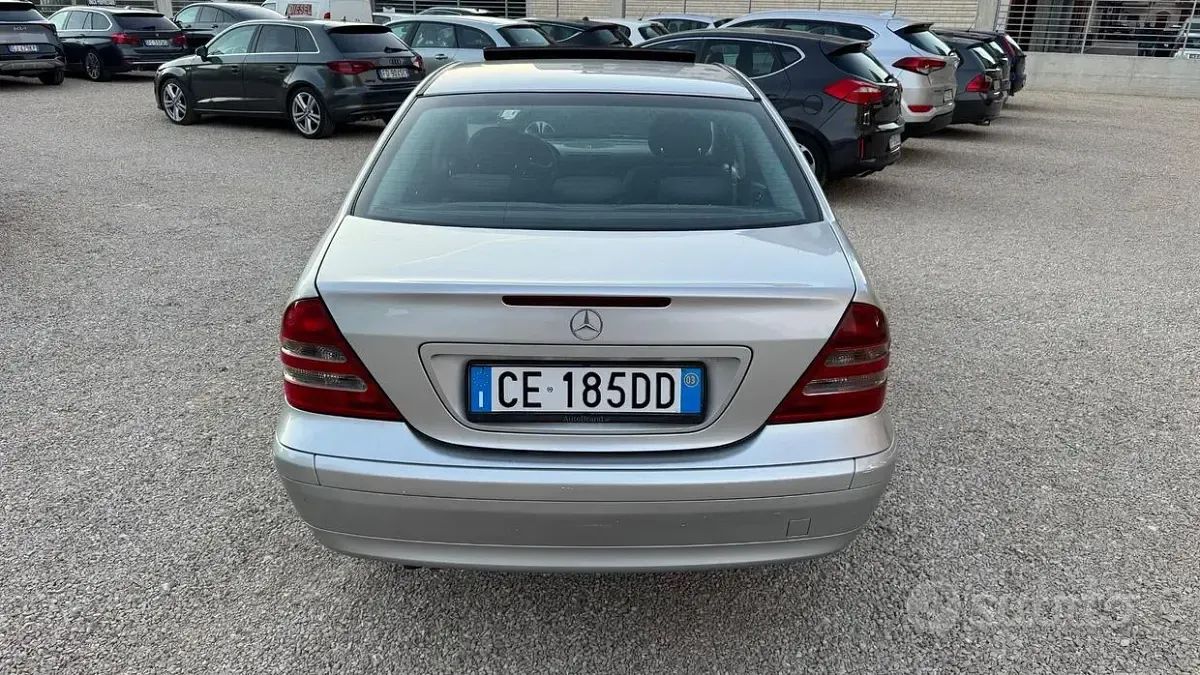 Usata Mercedes C220 Elegance 143 CV (105 kW) 2002 Grigio Berlina