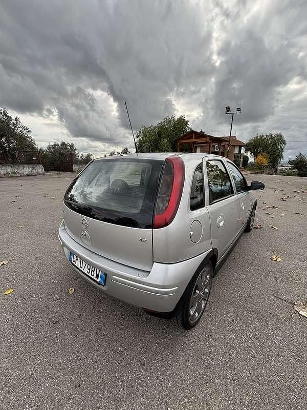 Usata Opel Corsa 75 CV (55 kW) 2004 Berlina