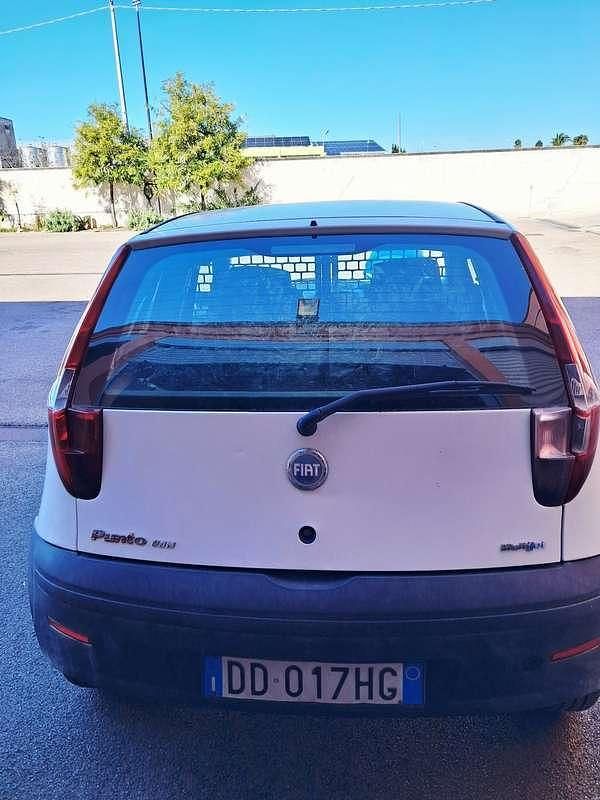 Usata Fiat Punto 69 CV (50 kW) 2006 Furgone