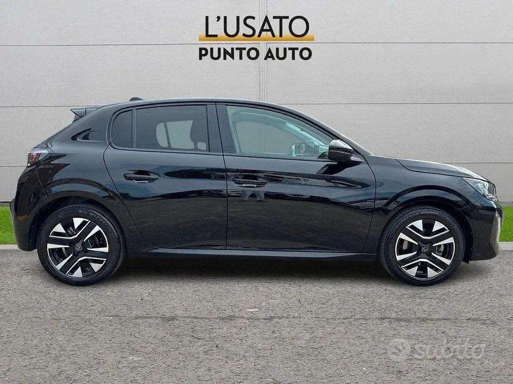 Usata Peugeot 208 Allure 101 CV (74 kW) 2025 Nero Utilitaria