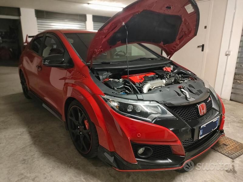 Rosso Usata 2016 Honda Civic Type R Tre volumi | 29.000 € (Buon prezzo) - Immagine 1/4