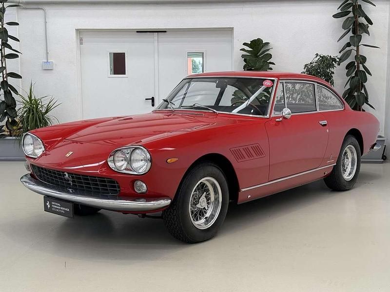 Usata Ferrari 330 300 CV (220 kW) 1964 Rosso Coupé