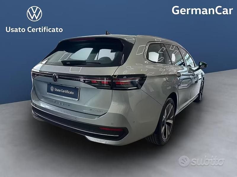 Usata VW Passat Business 204 CV (150 kW) 2024 Grigio Station wagon