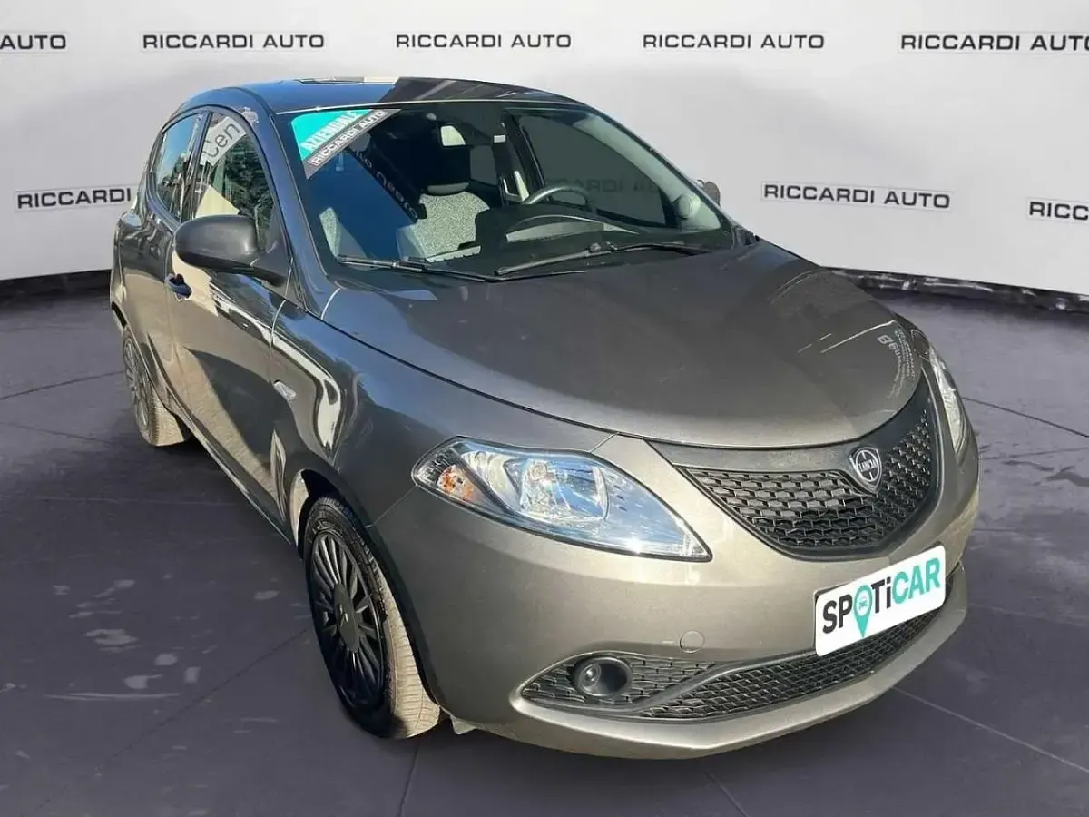 Usata Lancia Ypsilon S 69 CV (50 kW) 2019 Grigio Utilitaria
