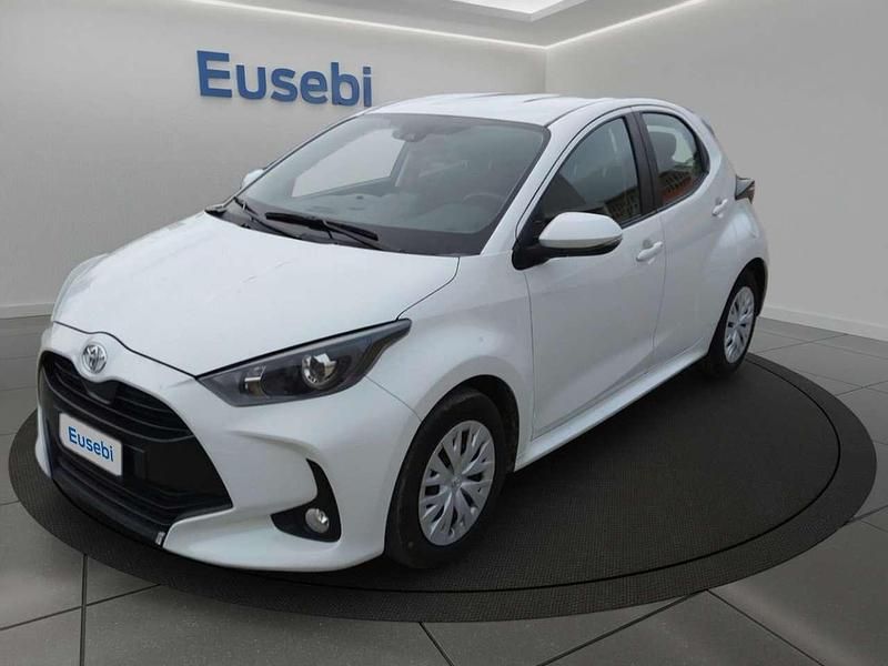 Usata Toyota Yaris Active 72 CV (52 kW) 2022 Bianco Utilitaria