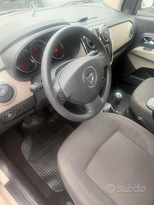 Usata Dacia Lodgy Ambiance 82 CV (60 kW) 2012 Monovolume