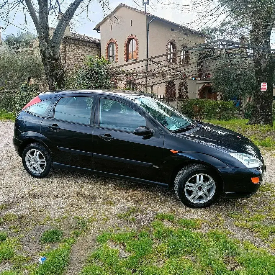 Begagnad Ford Focus 100 HK (73 kW) 2001 Sedan
