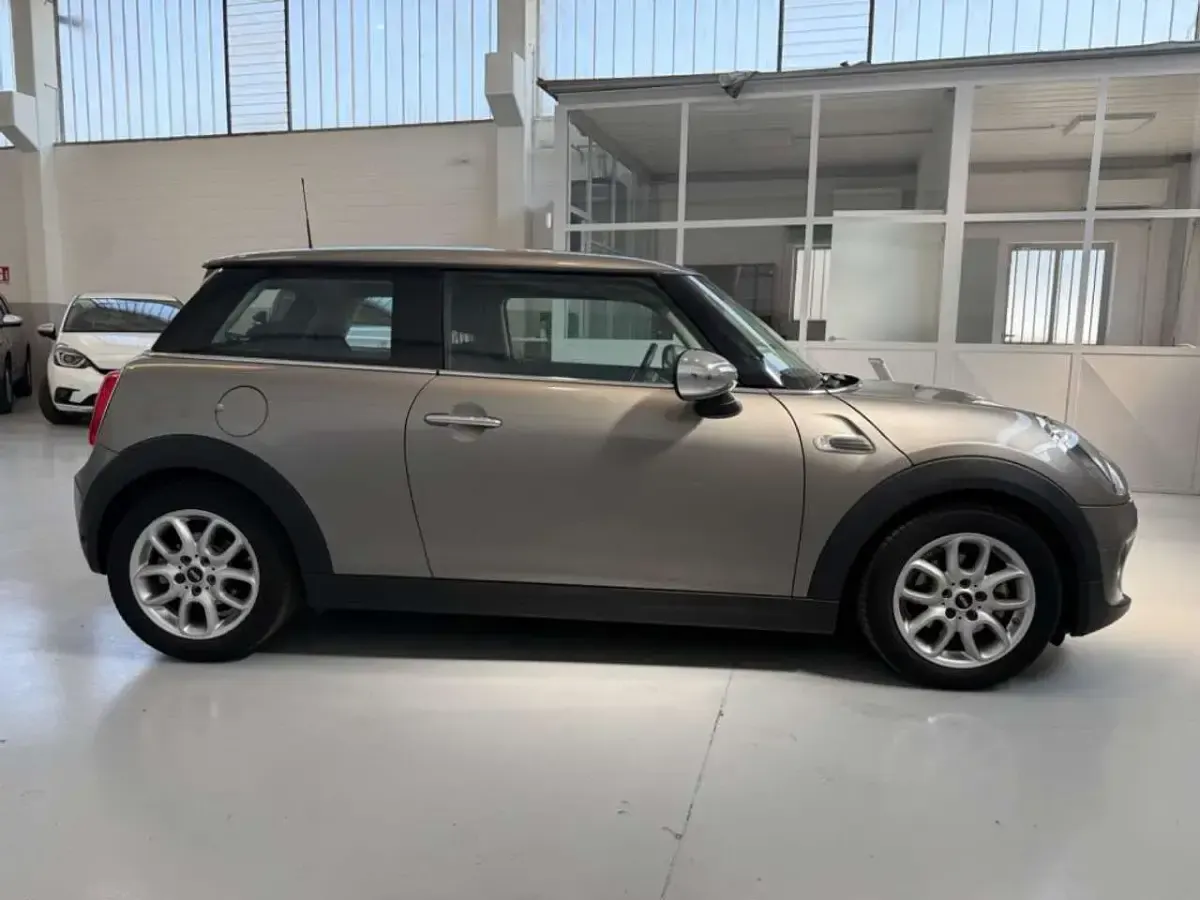 Usata Mini One D 95 CV (69 kW) 2017 Grigio sabbia Utilitaria