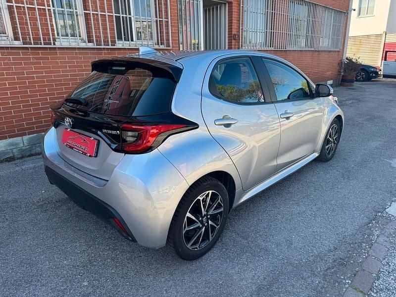 Usata Toyota Yaris Hybrid Trend 92 CV (67 kW) 2022 Grigio Berlina