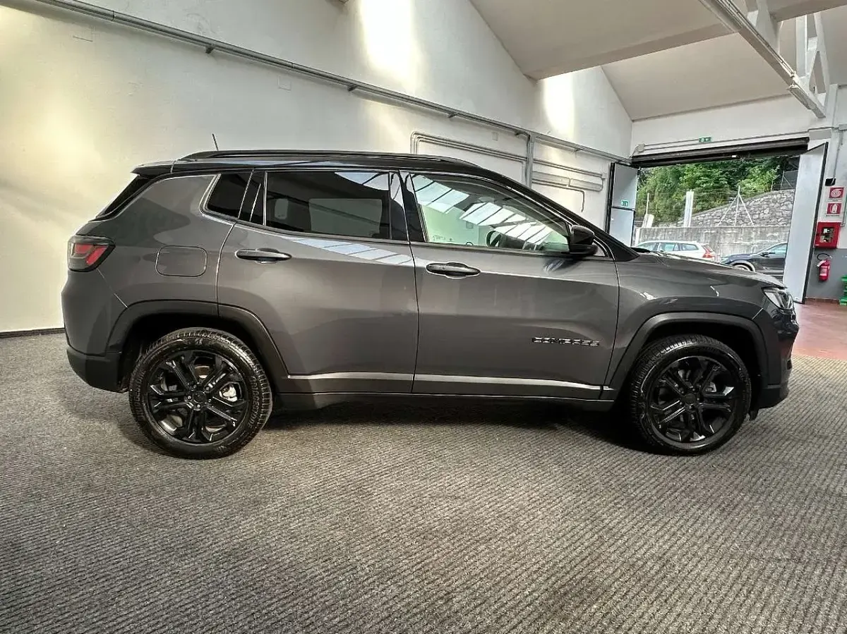 Usata Jeep Compass Night Eagle 131 CV (96 kW) 2022 Gray SUV