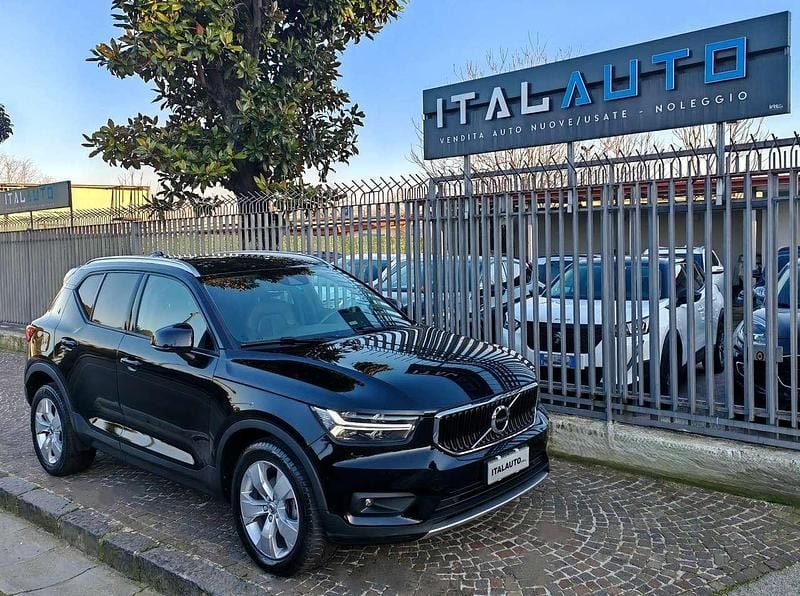 Usata Volvo XC40 Momentum 163 CV (119 kW) 2021 Nero SUV