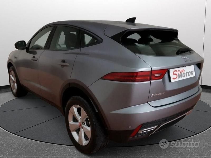 Begagnad Jaguar E-Pace 163 HK (119 kW) 2022 Grå SUV